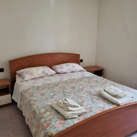 Апартаменты The Romantic Alley - Apartments Close To The Lake *
